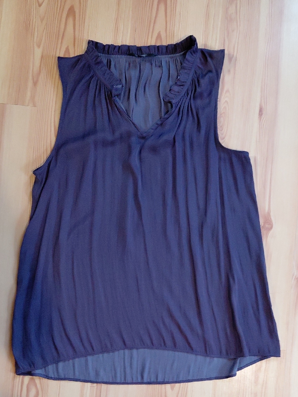 Simply Vera Vera Wang Dark Purple Sleeveless Ruffled V-Neck blouse
